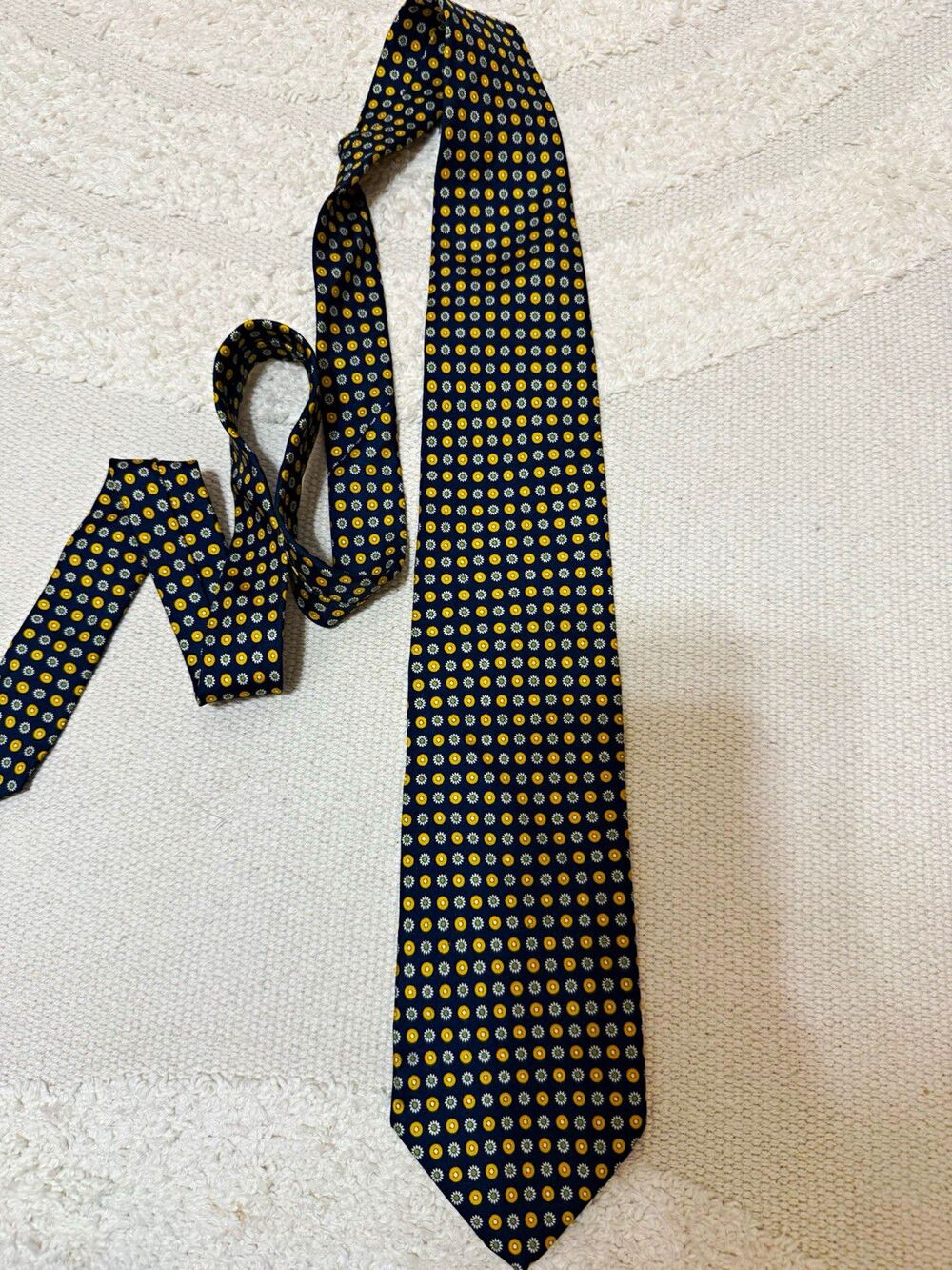 Brooks Brothers Men's Silk Pointed Tie Blue Yellow White Geometric Pattern